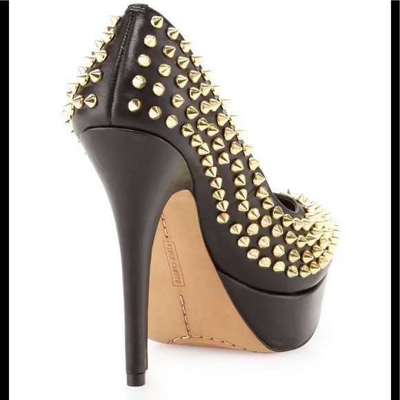 NWOT VINCE CAMUTO ”Mandie” SEXY Studded Spike Peep Toe Heels/ Pumps - Picture 3 of 10